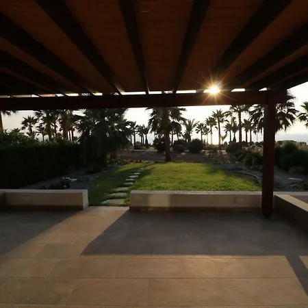 Yulya By Taimoura فيلة بافوس