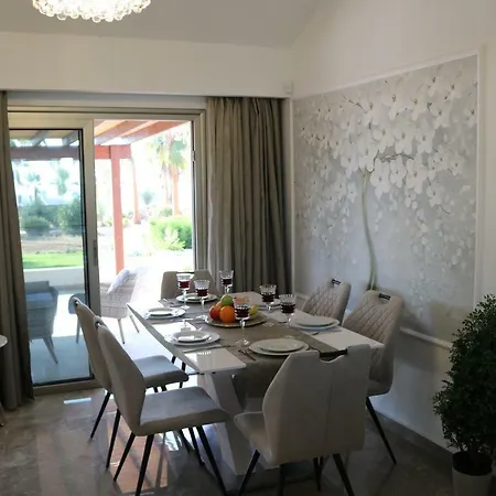 Yulya By Taimoura Vilă *