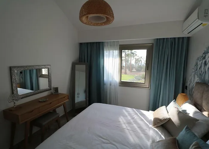 Yulya By Taimoura Vila Paphos