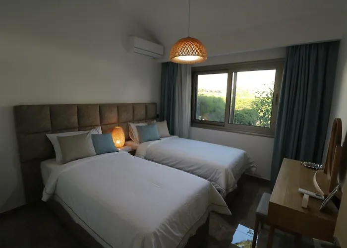 Yulya By Taimoura * Paphos