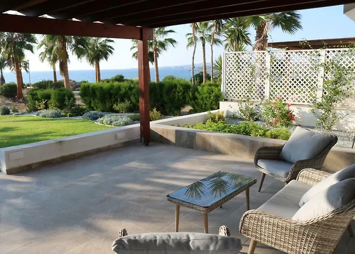 Yulya By Taimoura Vila *