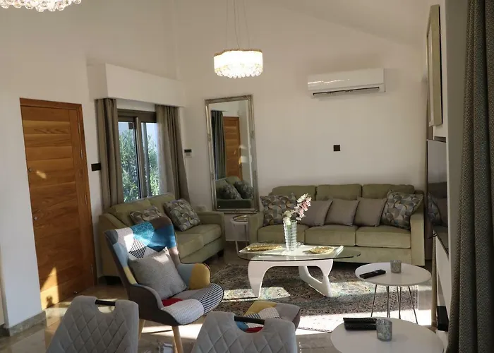 Yulya By Taimoura Vila